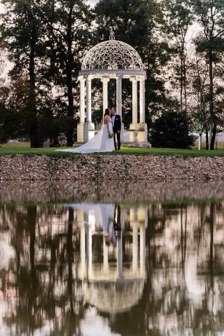 photo de couple sous les couleurs du crépuscule au Château d’Epeyssoles - Armen Hambardzumian