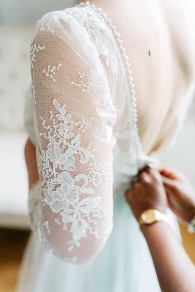 les détails de a robe de la mariée, dentelle - Armen Hambardzumian