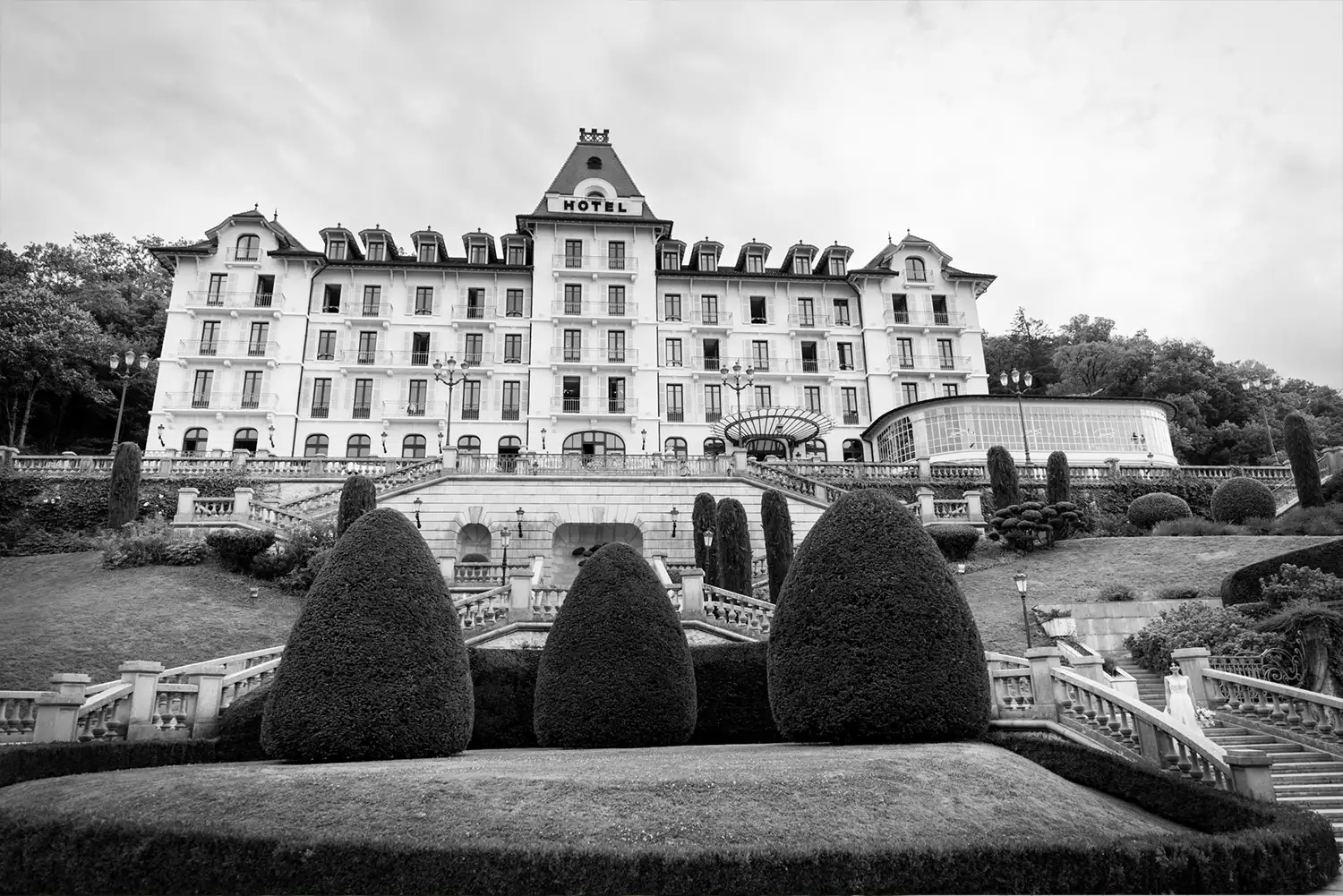 Une photo noir et blanc du Palace de Menthon