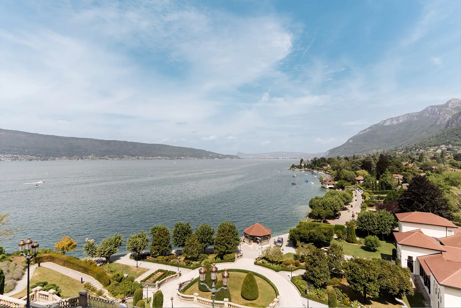 la vue vers le lac d'Annecy du Palace de Menthon